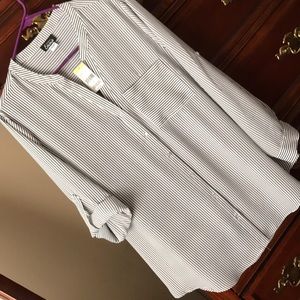 NWT. Blouse long sleeve chiffon like material